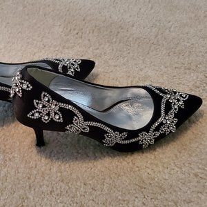 Classique Glamorous Pumps, SIZE 9.5, Black